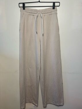 Vuori Women’s Halo Essential Wideleg Pant Short- Ecru Heather